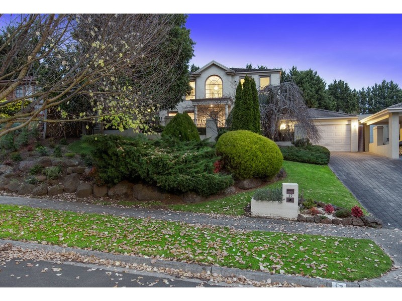 17 Kirkford Drive, Mooroolbark VIC 3138