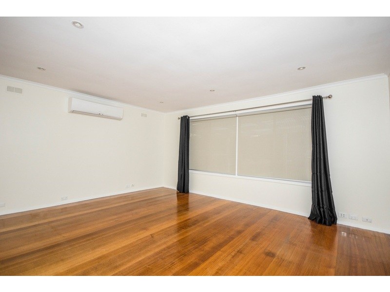15 Croydondale Drive, Mooroolbark VIC 3138