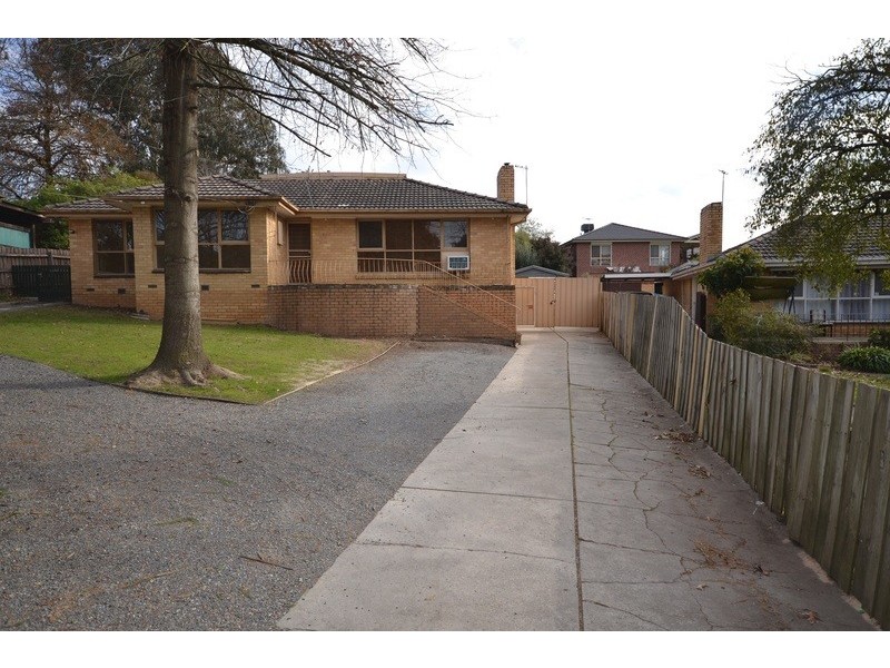 32 Dryden Concourse, Mooroolbark VIC 3138