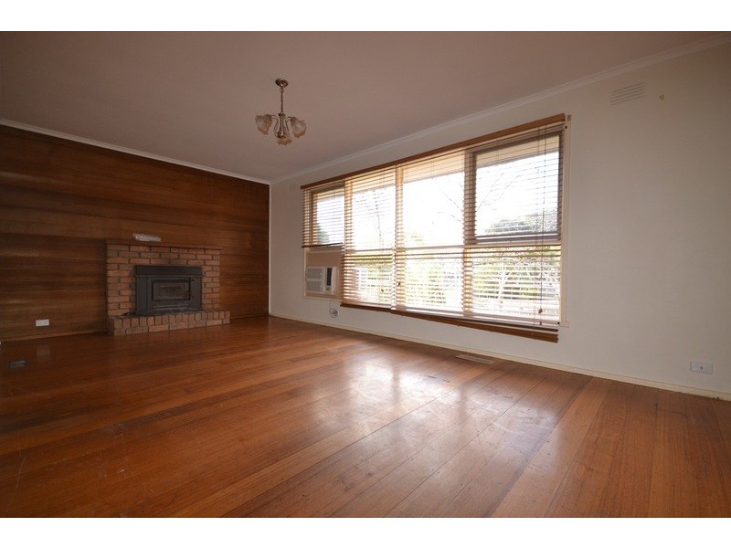 32 Dryden Concourse, Mooroolbark VIC 3138