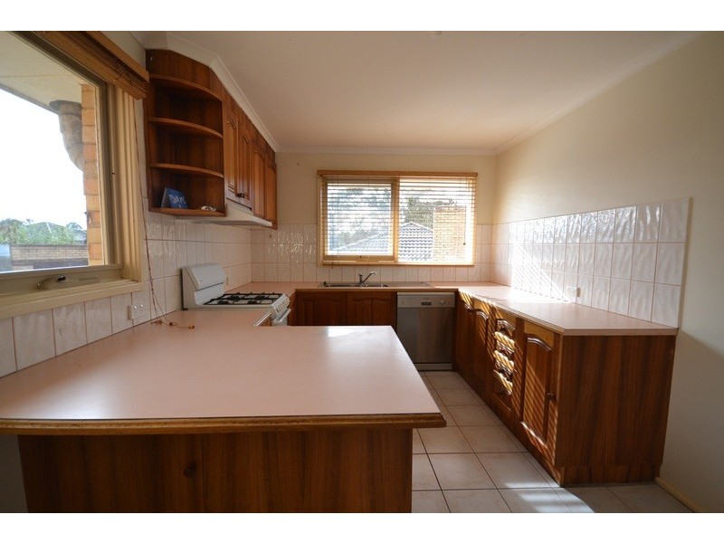 32 Dryden Concourse, Mooroolbark VIC 3138