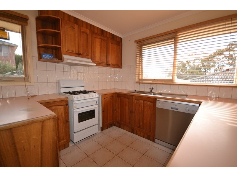 32 Dryden Concourse, Mooroolbark VIC 3138