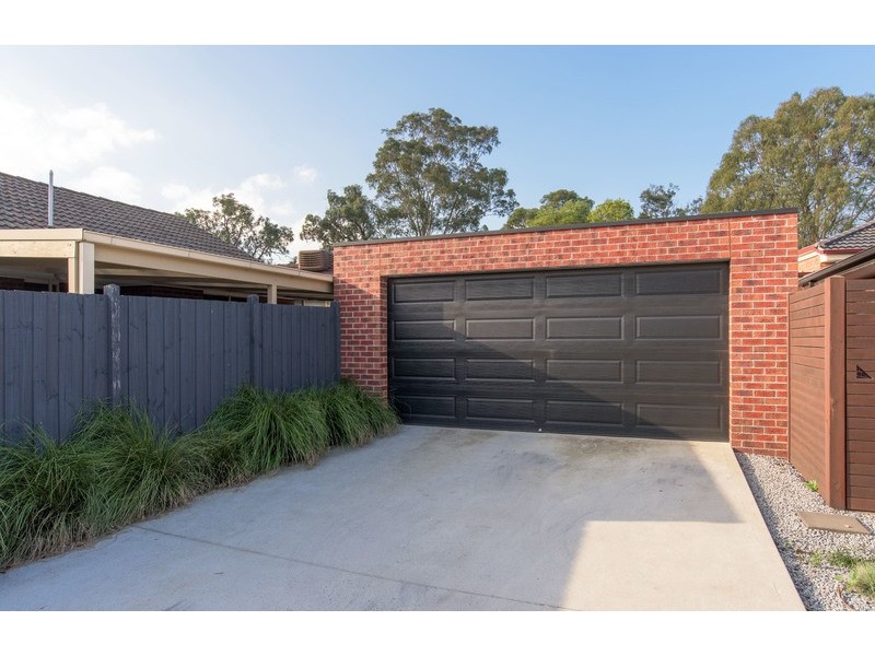 16 Lockhart Court, Kilsyth VIC 3137