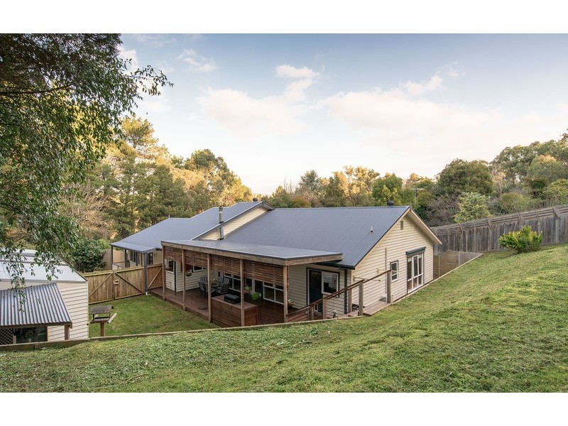 8 Joy Avenue, Mount Evelyn VIC 3796