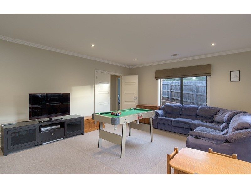 18 St James Park Rise, Mooroolbark VIC 3138