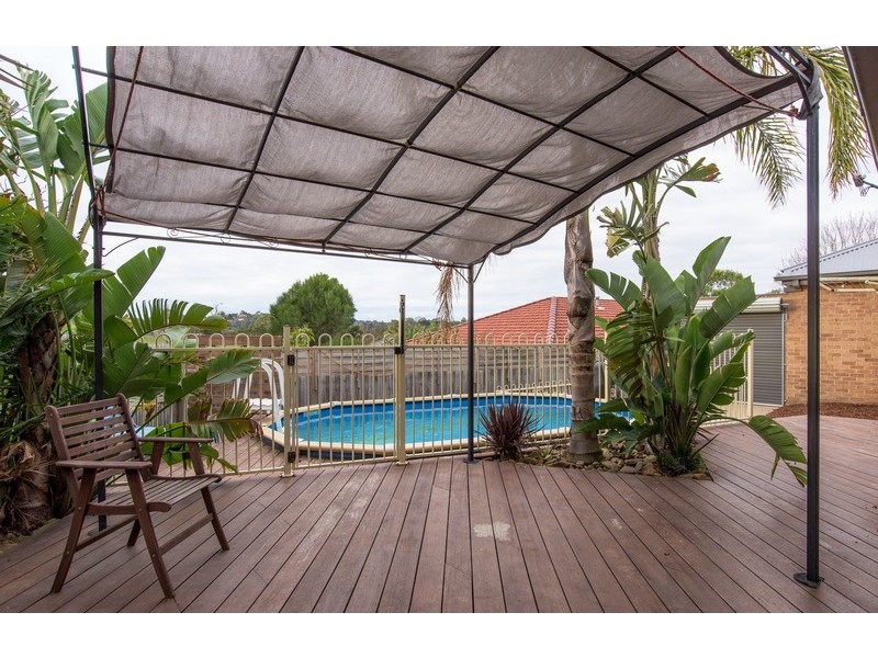 18 St James Park Rise, Mooroolbark VIC 3138