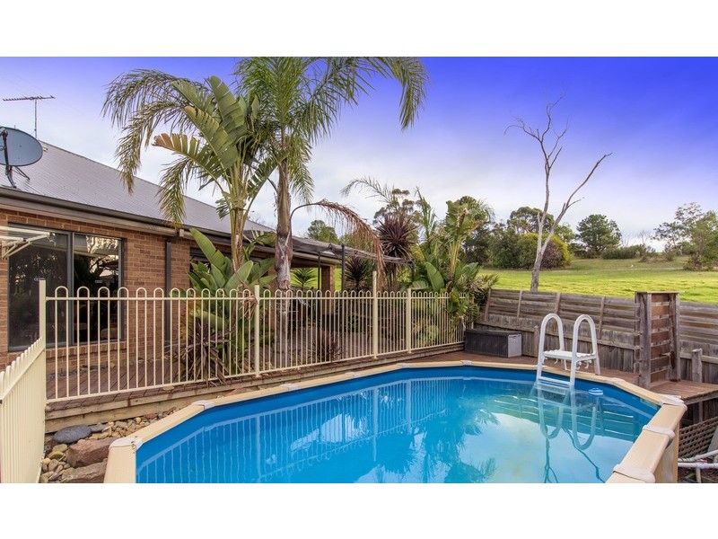 18 St James Park Rise, Mooroolbark VIC 3138