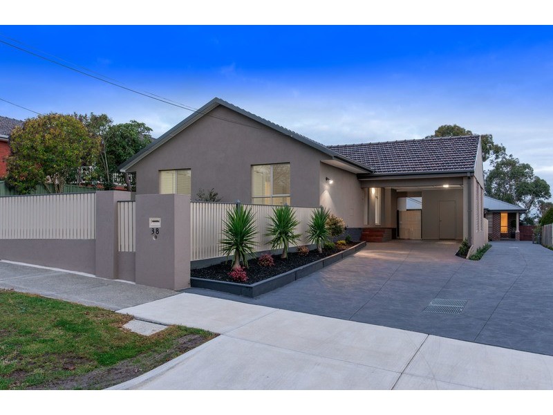 38 Sweetland Road, Mooroolbark VIC 3138