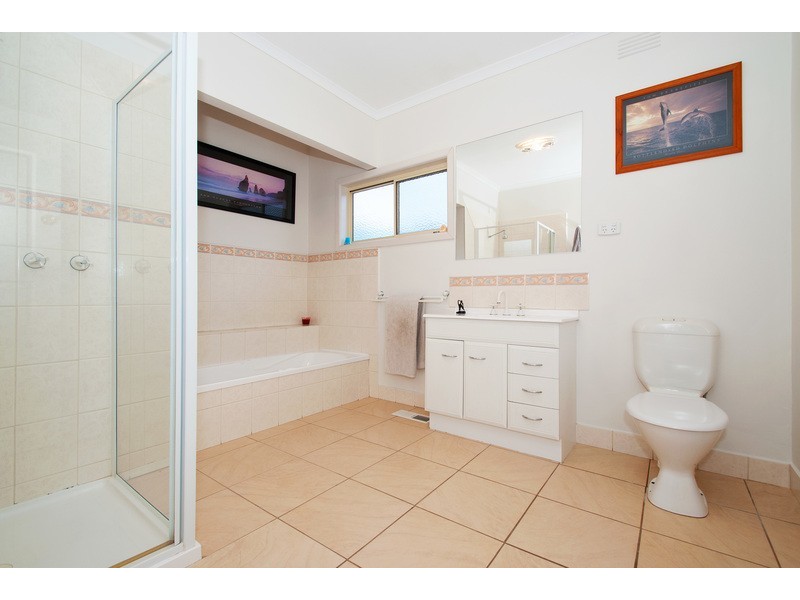 19 Shelley Avenue, Kilsyth VIC 3137