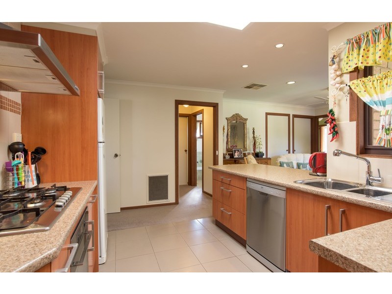 9 Quest Court, Mooroolbark VIC 3138