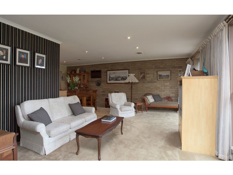 4 Crown Point, Chirnside Park VIC 3116