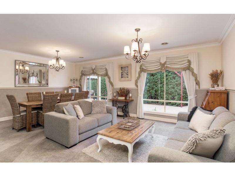 20 Valley Park Drive, Mooroolbark VIC 3138
