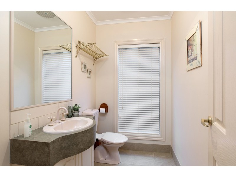 20 Valley Park Drive, Mooroolbark VIC 3138