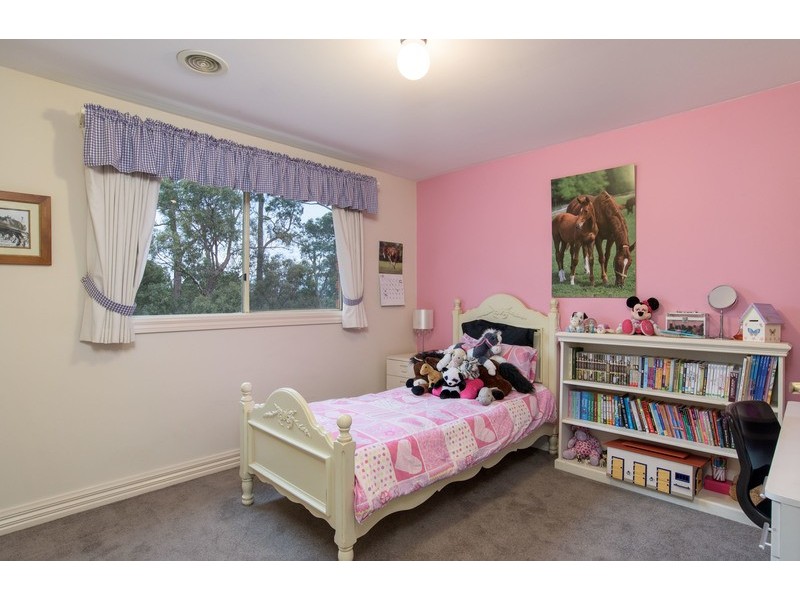 20 Valley Park Drive, Mooroolbark VIC 3138