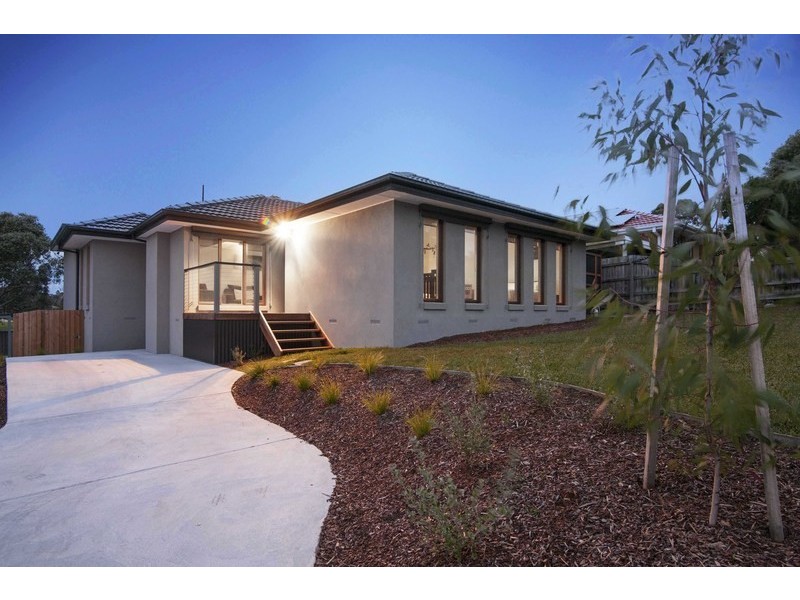4 Nambour Drive, Mooroolbark VIC 3138
