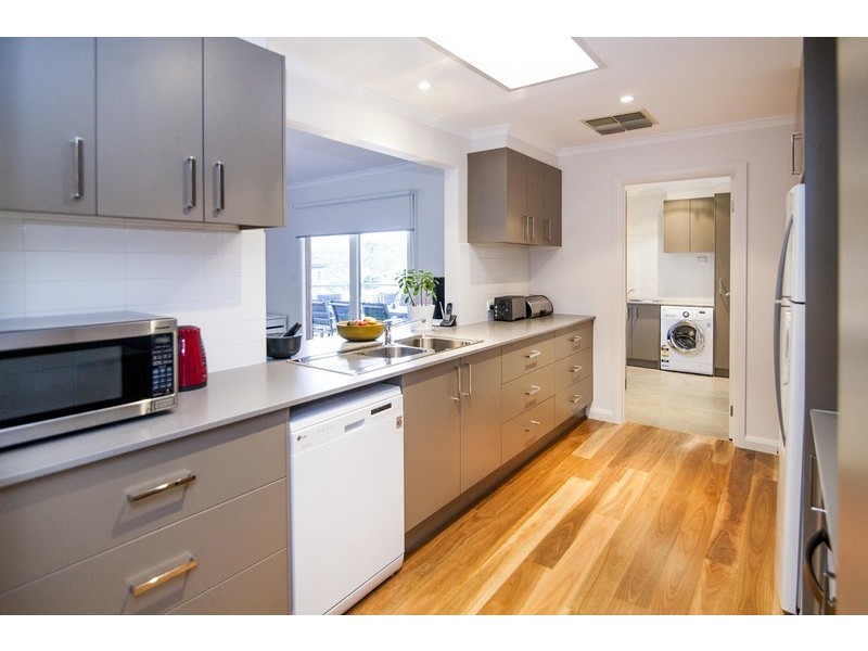 4 Nambour Drive, Mooroolbark VIC 3138