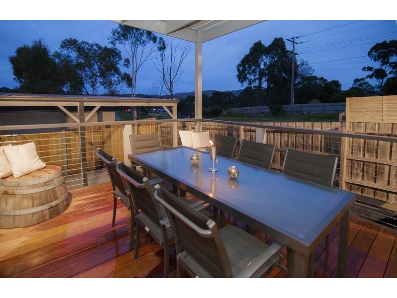 4 Nambour Drive, Mooroolbark VIC 3138