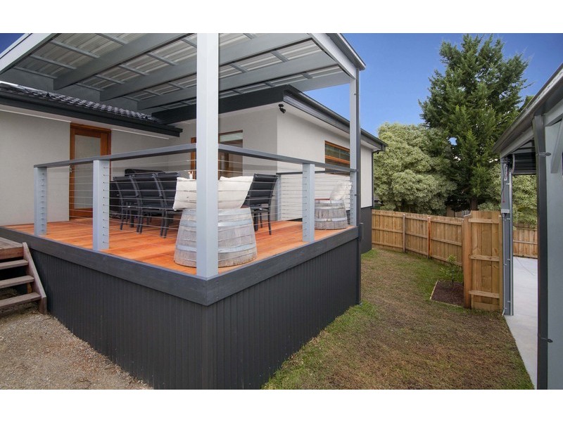 4 Nambour Drive, Mooroolbark VIC 3138