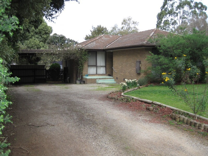 52 Churchill Drive, Mooroolbark VIC 3138