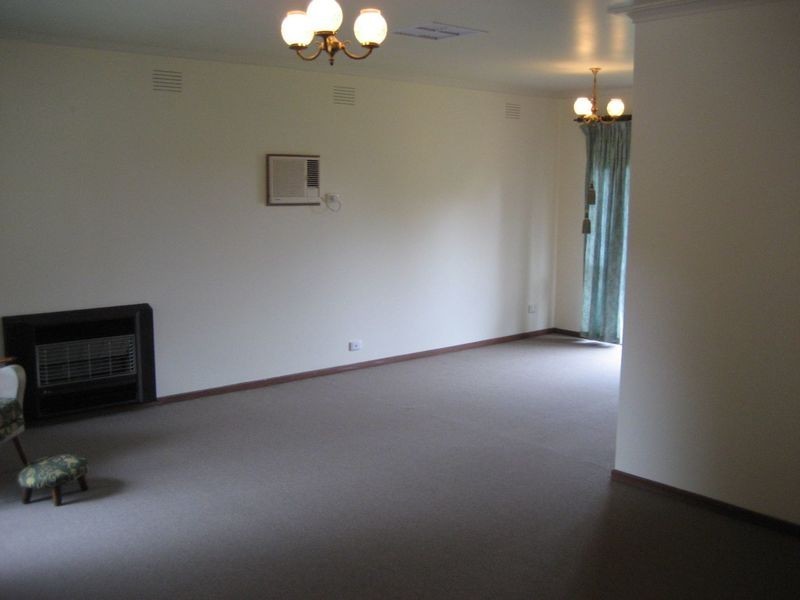 52 Churchill Drive, Mooroolbark VIC 3138