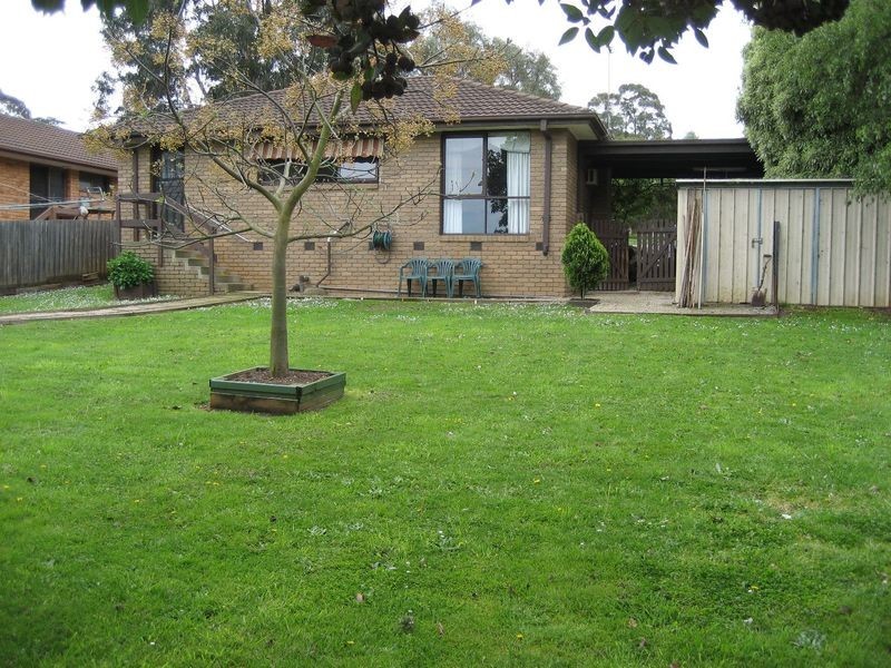 52 Churchill Drive, Mooroolbark VIC 3138