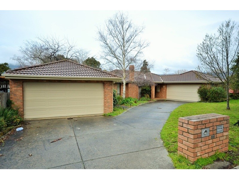 16 Chamberlain Drive, Kilsyth South VIC 3137