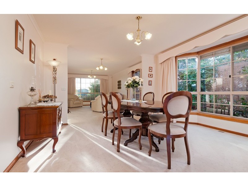 13 Hilledge Lane, Mooroolbark VIC 3138