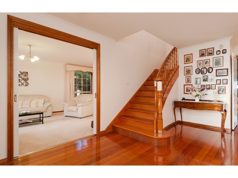 13 Hilledge Lane, Mooroolbark VIC 3138