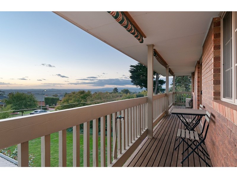 13 Hilledge Lane, Mooroolbark VIC 3138