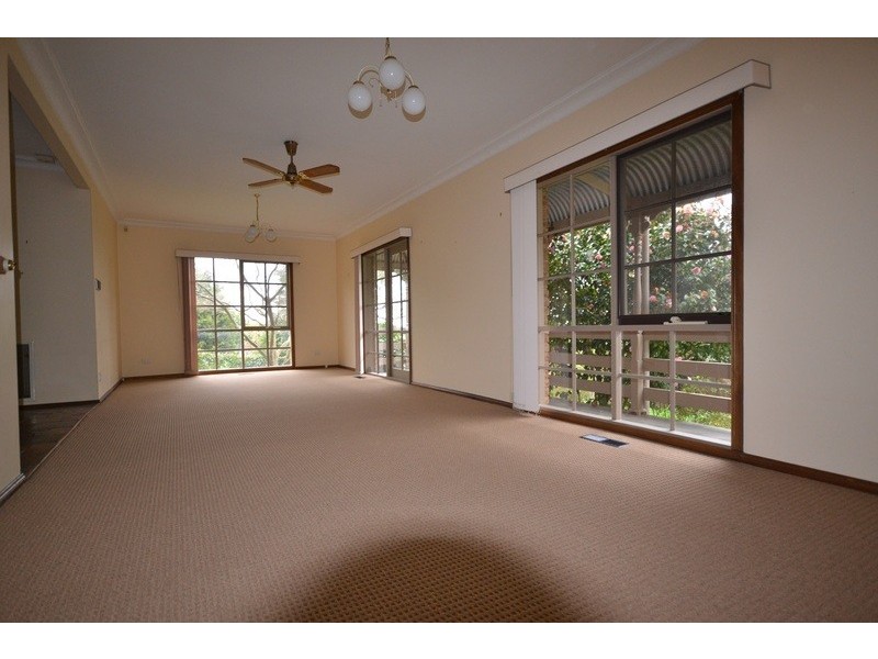 16 Great Oak Court, Mooroolbark VIC 3138