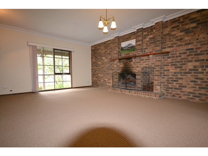 16 Great Oak Court, Mooroolbark VIC 3138