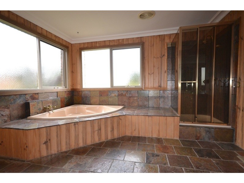 16 Great Oak Court, Mooroolbark VIC 3138