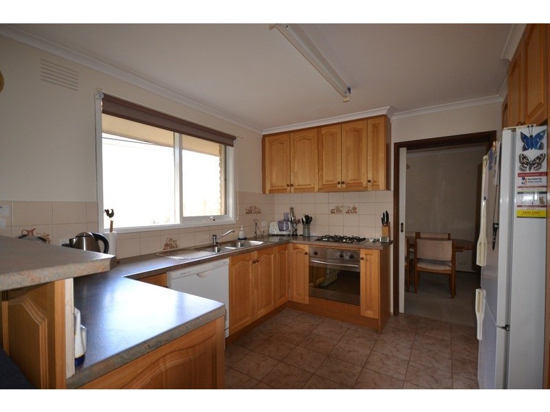 6 Nambour Drive, Mooroolbark VIC 3138