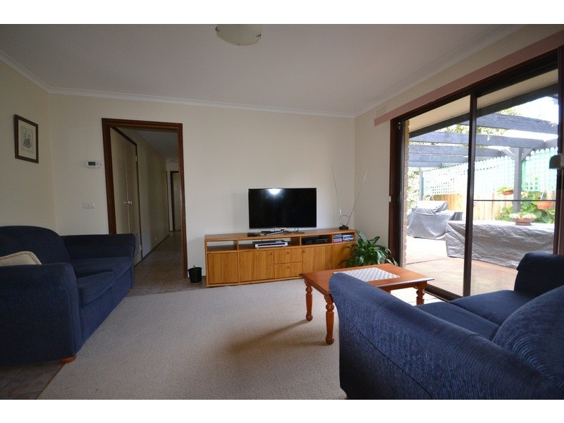 6 Nambour Drive, Mooroolbark VIC 3138