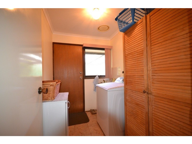 6 Nambour Drive, Mooroolbark VIC 3138