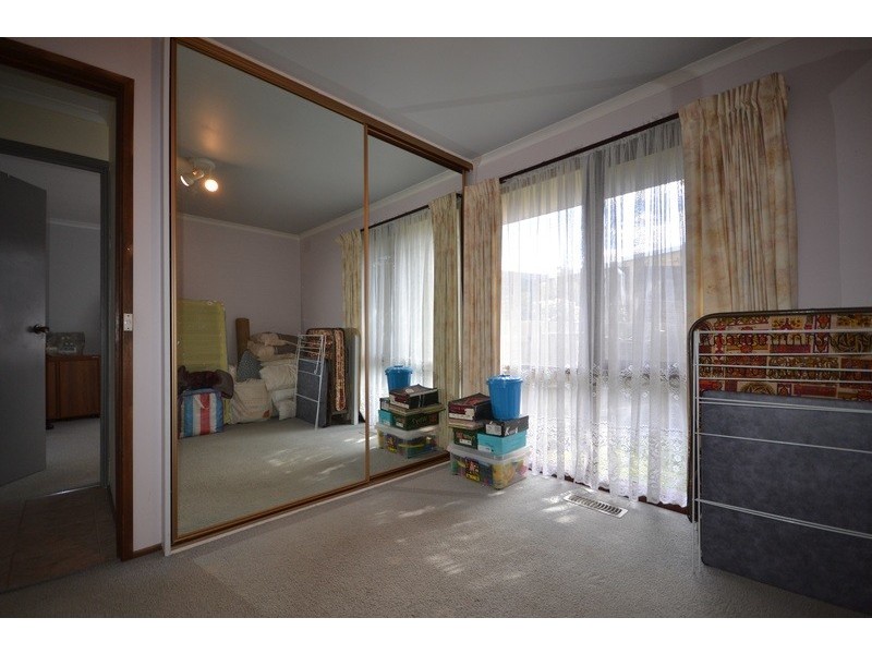 6 Nambour Drive, Mooroolbark VIC 3138