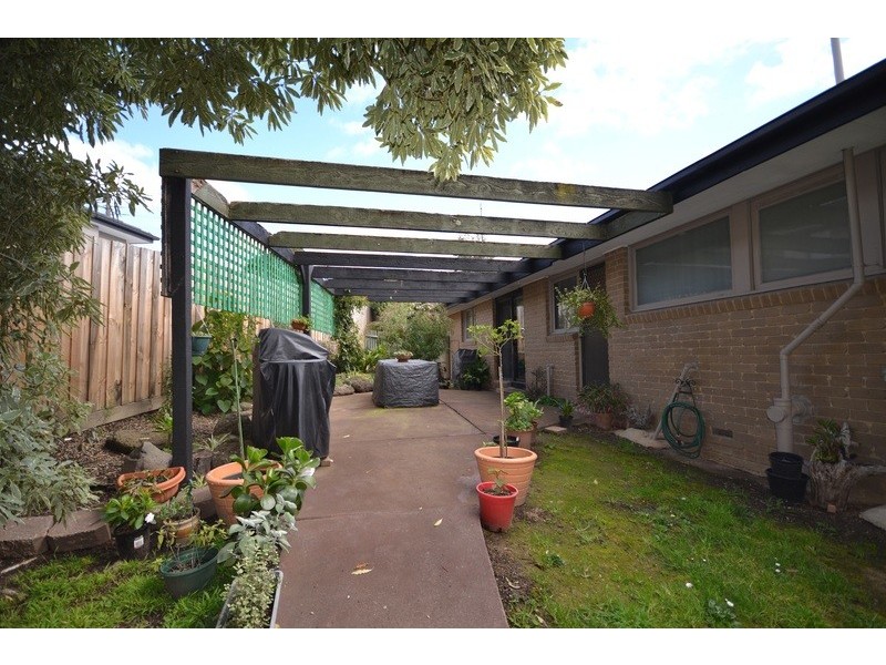 6 Nambour Drive, Mooroolbark VIC 3138