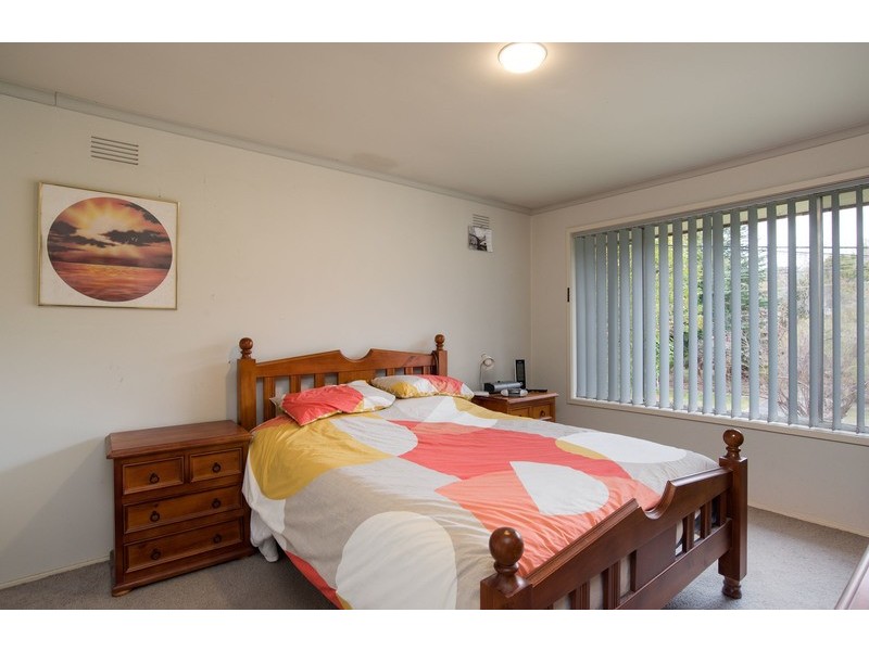 74 Croydondale Drive, Mooroolbark VIC 3138