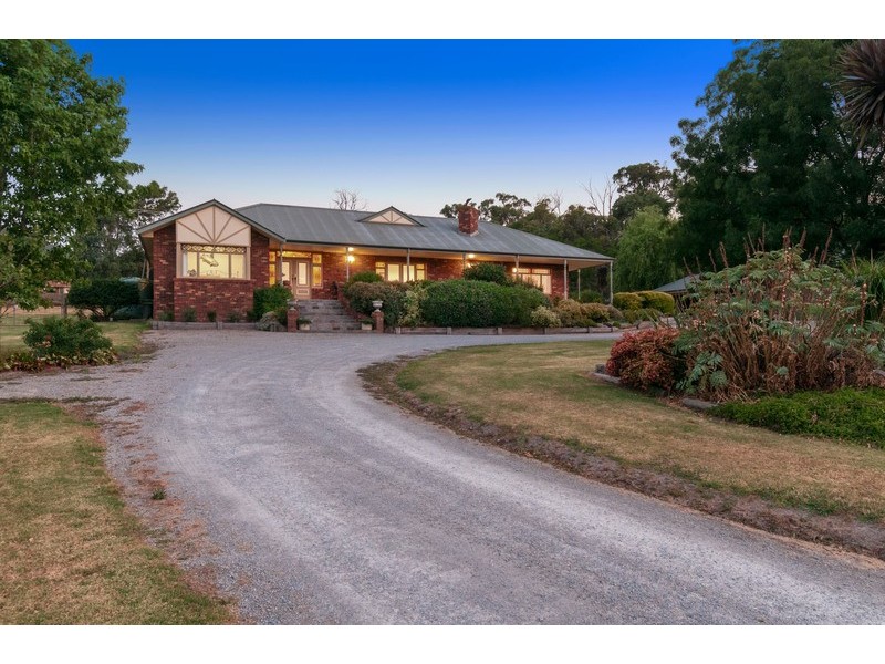 13 Glasgow Road, Kilsyth VIC 3137