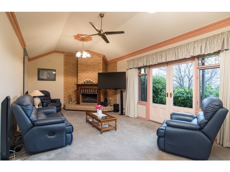 13 Glasgow Road, Kilsyth VIC 3137