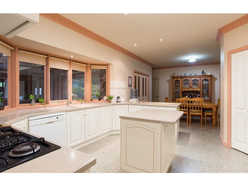 13 Glasgow Road, Kilsyth VIC 3137