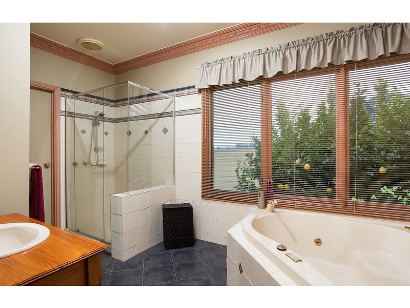 13 Glasgow Road, Kilsyth VIC 3137