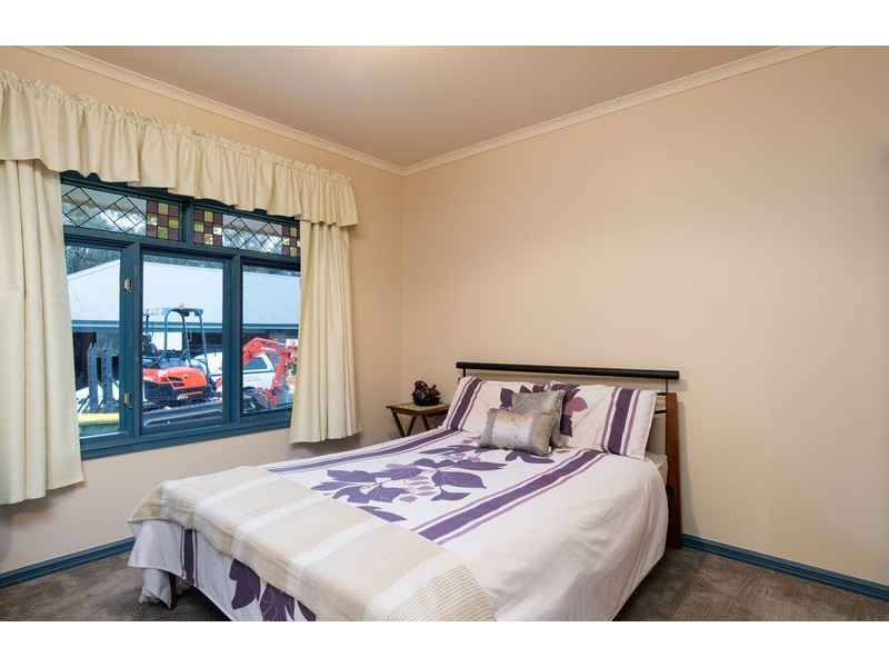 13 Glasgow Road, Kilsyth VIC 3137