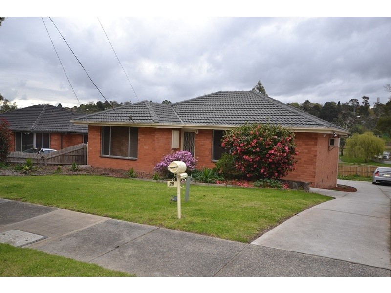 29 Greenslopes Drive, Mooroolbark VIC 3138