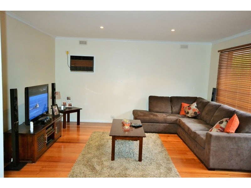 29 Greenslopes Drive, Mooroolbark VIC 3138