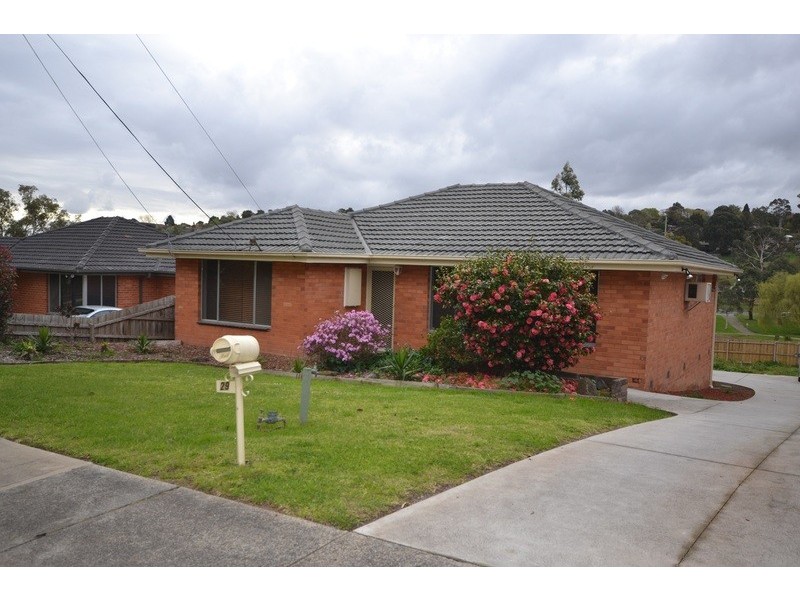 29 Greenslopes Drive, Mooroolbark VIC 3138