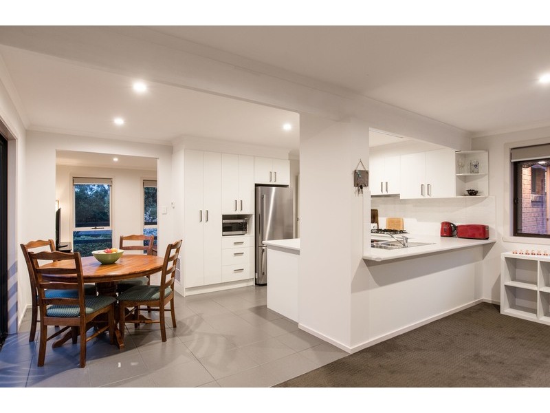 10 Rachael Drive, Mooroolbark VIC 3138