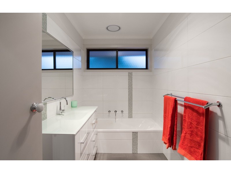 10 Rachael Drive, Mooroolbark VIC 3138