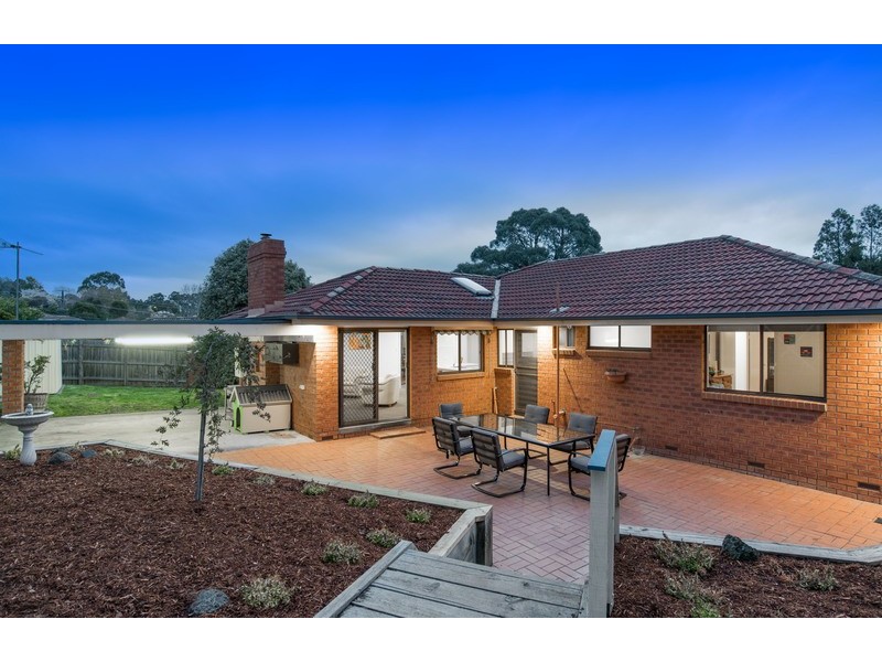 10 Rachael Drive, Mooroolbark VIC 3138