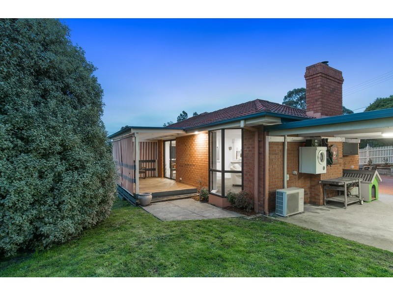 10 Rachael Drive, Mooroolbark VIC 3138